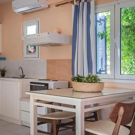 Anthi's Beach Apartment *